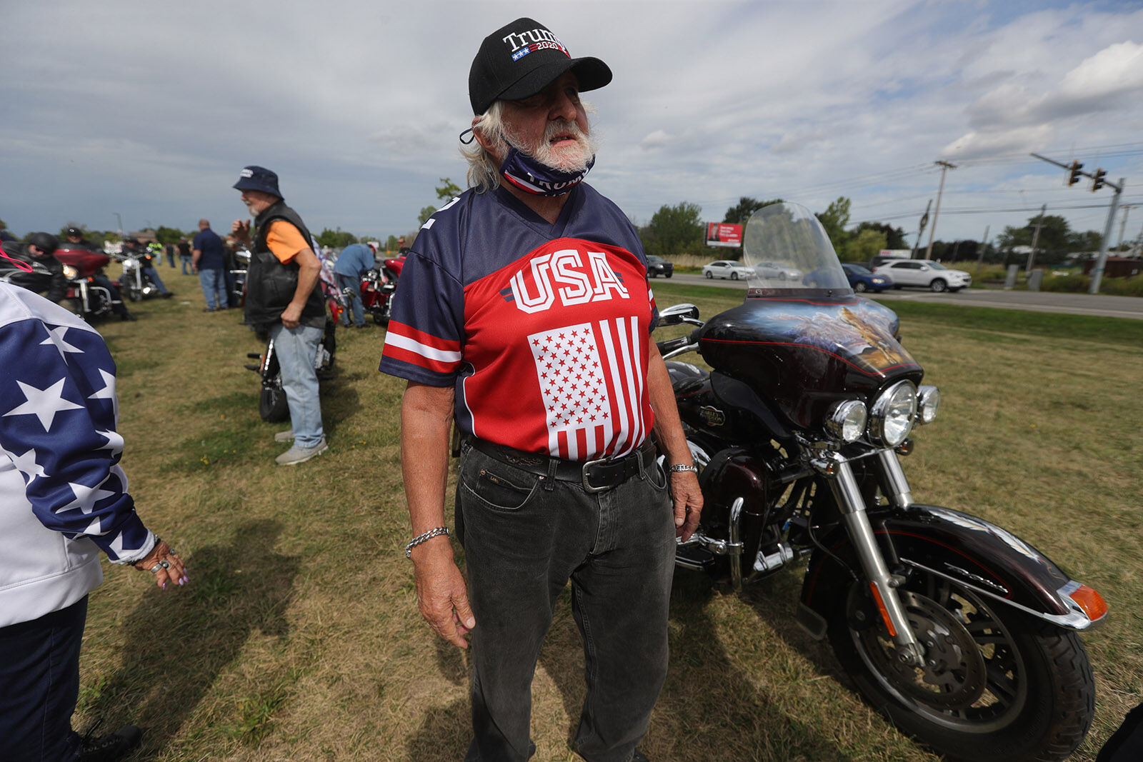 Bikers and boaters parade for President Trump